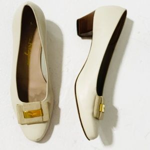 Salvatore Ferragamo -!Vara Bow Pump beige/nude size 6.5 B